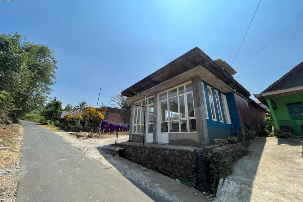 Oyo Life 92982 Kost Berkah Ibu Hotel Lawang Exterior photo